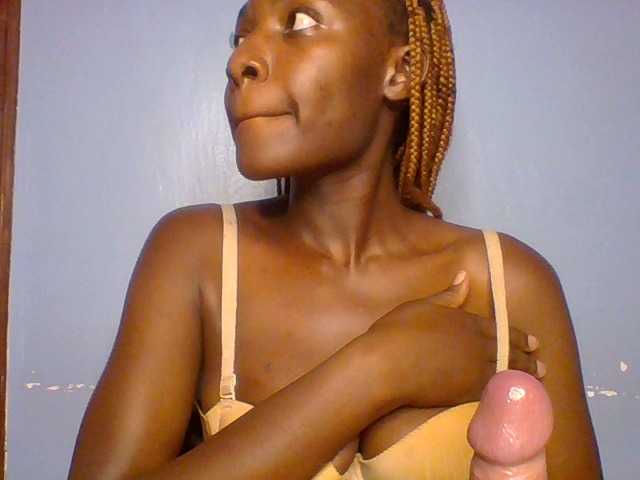 Creme-caramel live cam on BongaCams