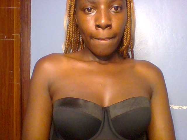 Creme-caramel live cam on BongaCams