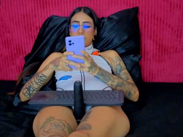 MissVeronicaW live cam preview