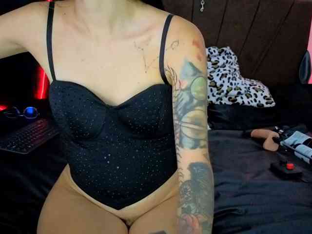 MissVeronicaW webcam
