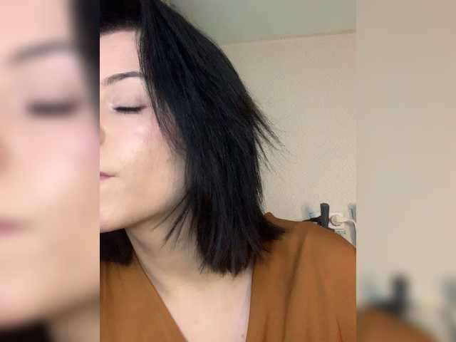 BlackRavenX live cam