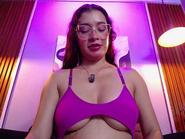 GagingBriana live cam preview