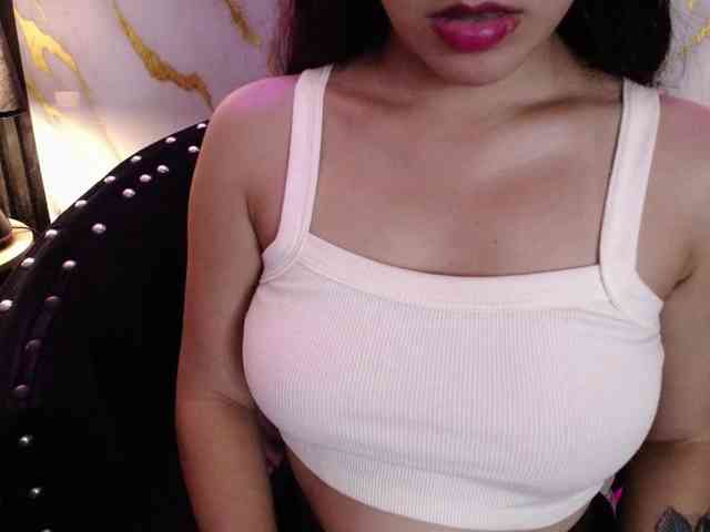 GagingBriana webcam