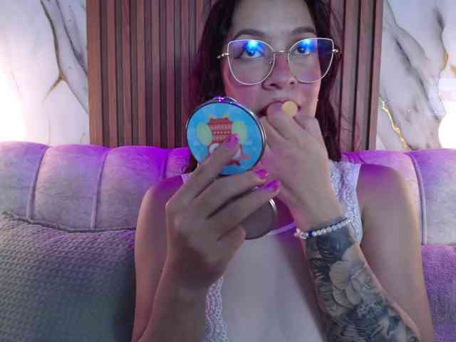 GagingBriana webcam