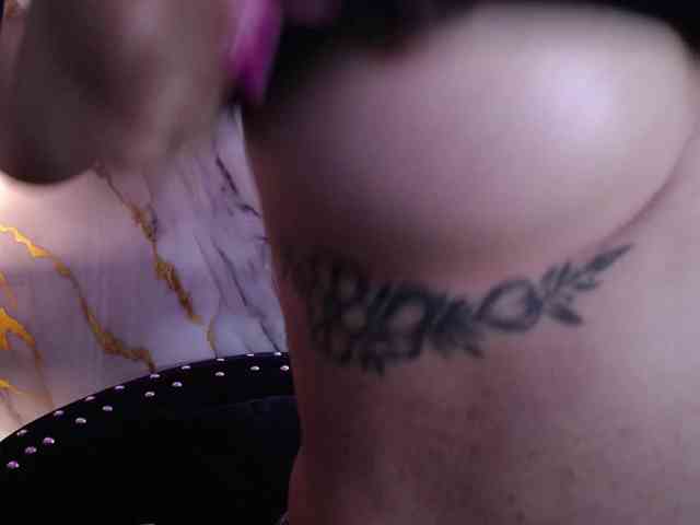 GagingBriana webcam