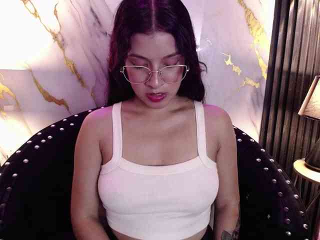 GagingBriana webcam