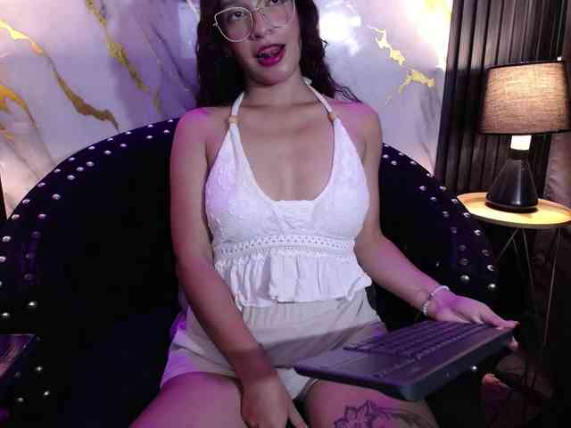GagingBriana webcam