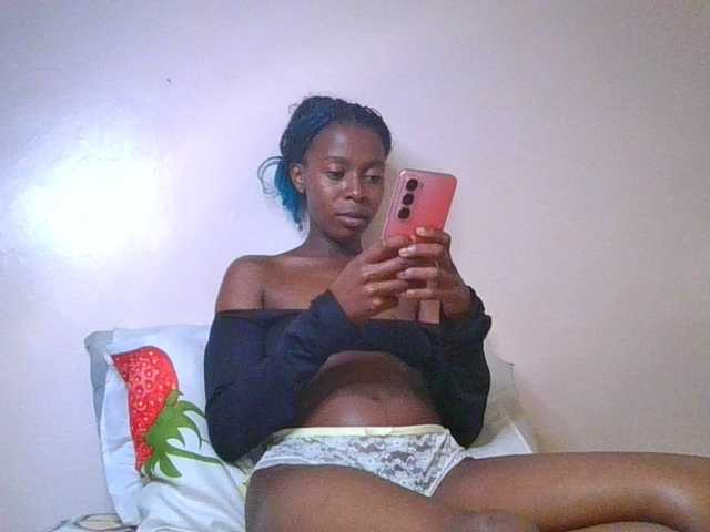 Chat with MelaninStar live cam