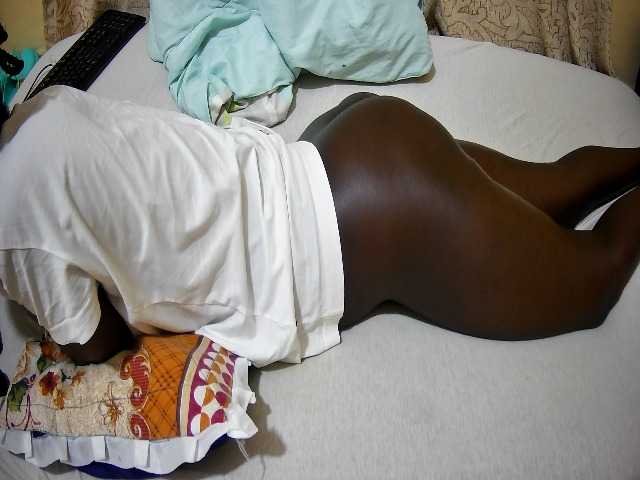 ebony-tasha1 live cam on BongaCams