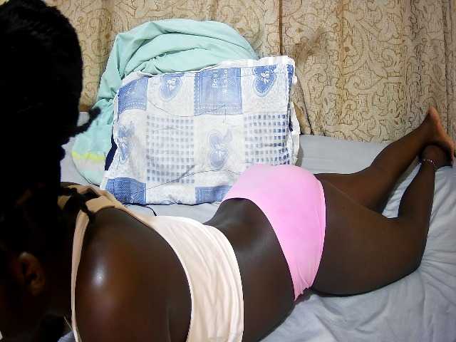 ebony-tasha1 live cam on BongaCams
