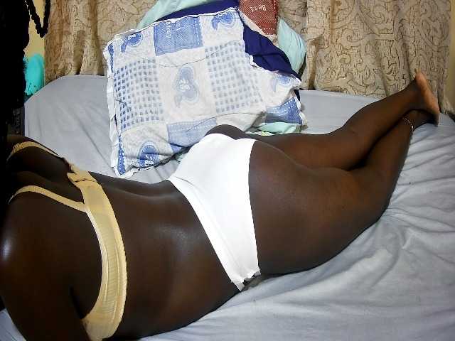 ebony-tasha1 live cam on BongaCams