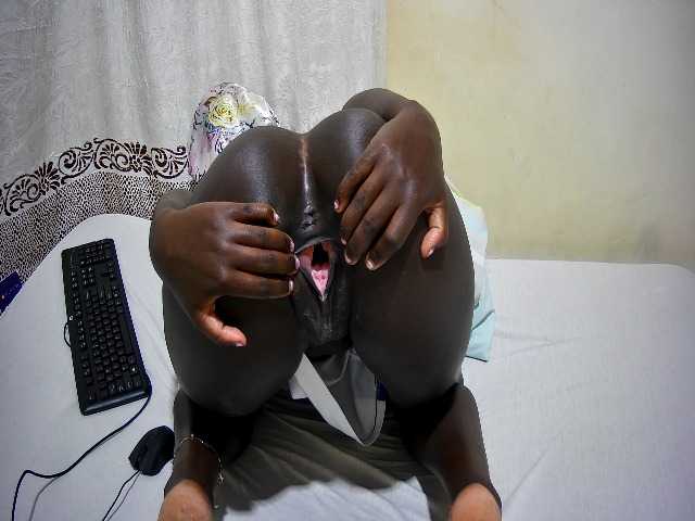 ebony-tasha1 live cam on BongaCams