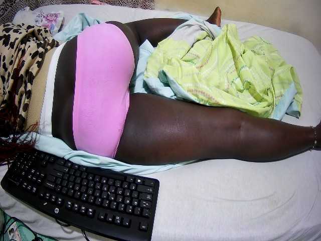 ebony-tasha1 live cam on BongaCams