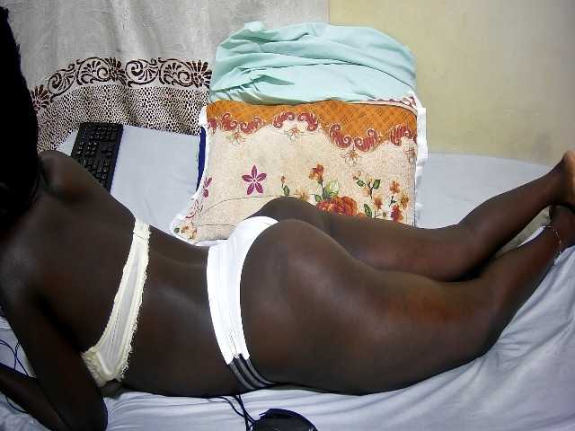 ebony-tasha1 live cam on BongaCams
