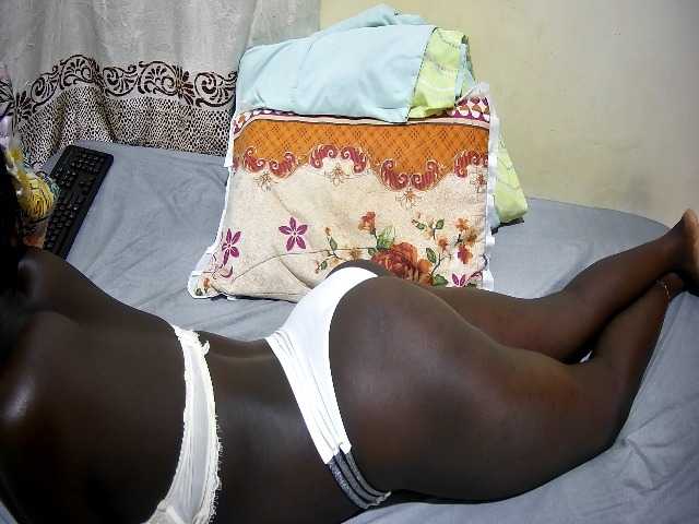 ebony-tasha1 live cam on BongaCams