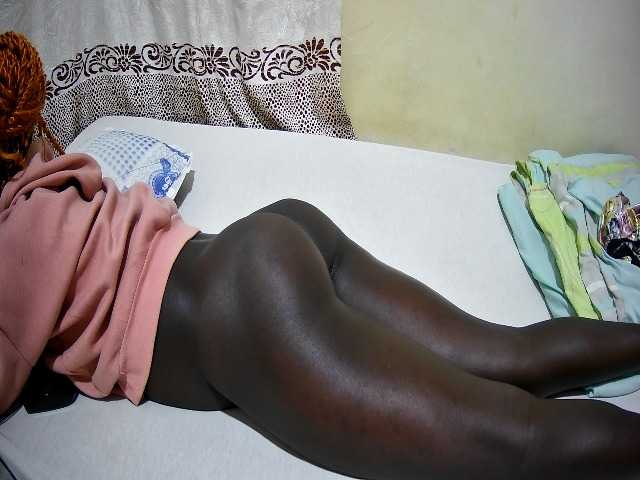 ebony-tasha1 live cam on BongaCams