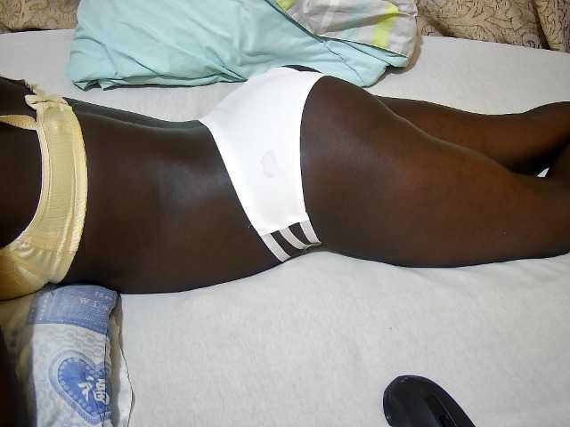 ebony-tasha1 live cam on BongaCams