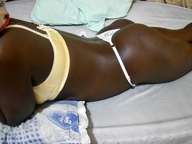 ebony-tasha1 live cam on BongaCams