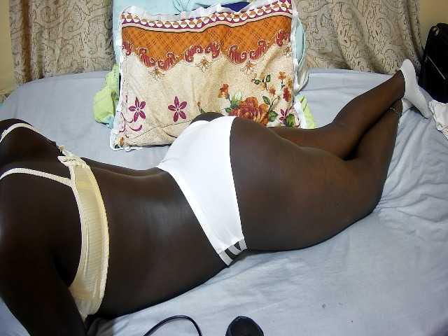 ebony-tasha1 live cam on BongaCams