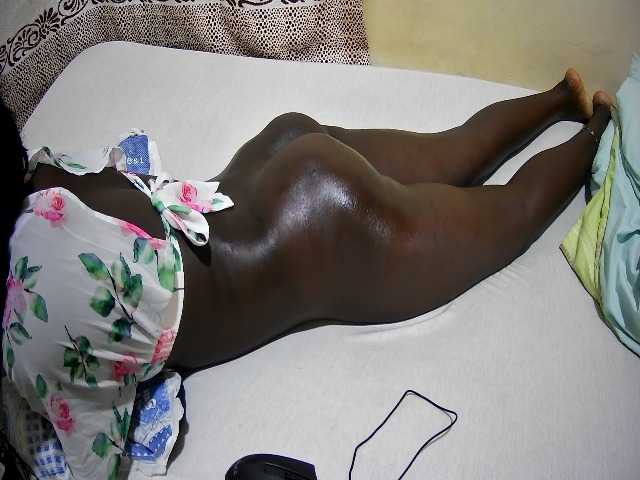 ebony-tasha1 live cam on BongaCams