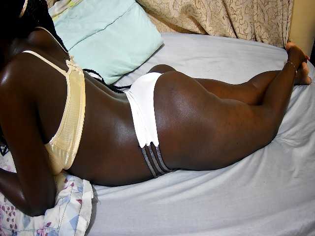 ebony-tasha1 live cam on BongaCams
