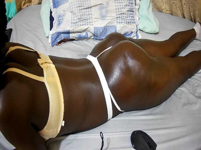ebony-tasha1 live cam on BongaCams