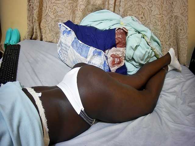 ebony-tasha1 live cam on BongaCams