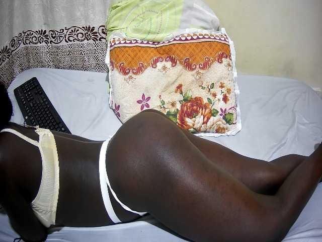 ebony-tasha1 live cam on BongaCams