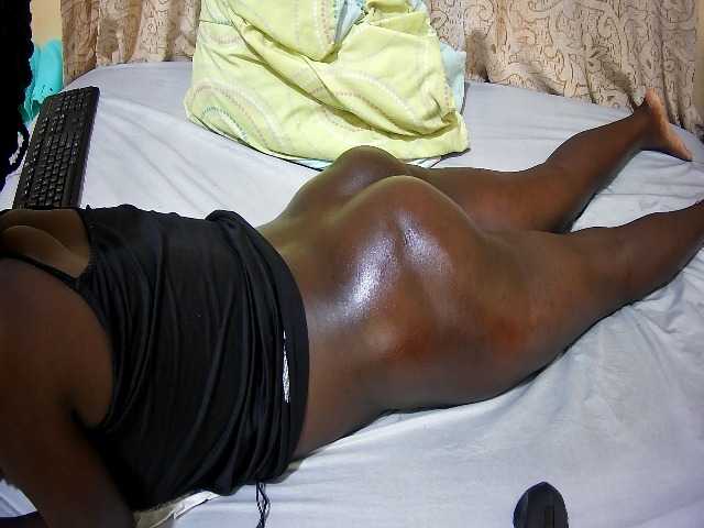 ebony-tasha1 live cam on BongaCams