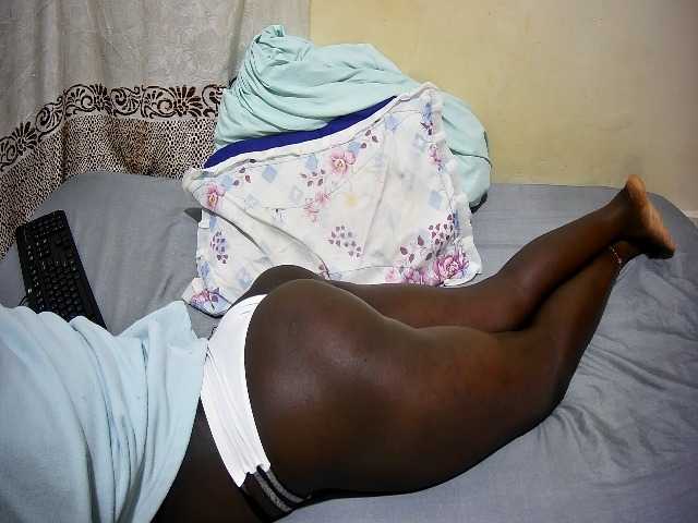 ebony-tasha1 live cam on BongaCams