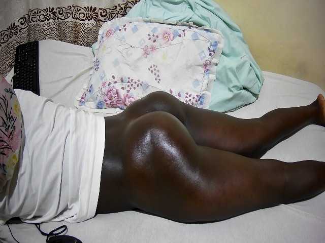 ebony-tasha1 live cam on BongaCams