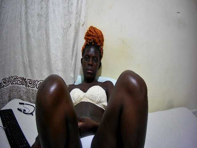 ebony-tasha1 live cam on BongaCams