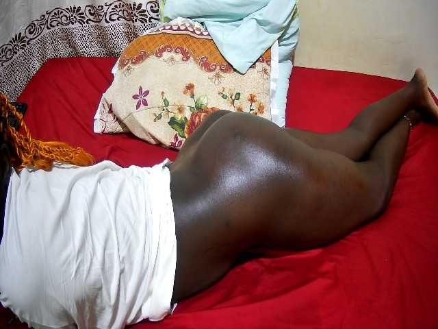 ebony-tasha1 live cam on BongaCams