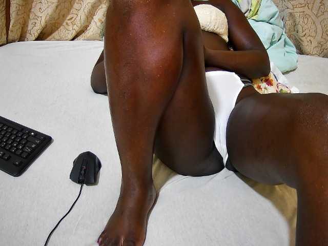 ebony-tasha1 live cam on BongaCams