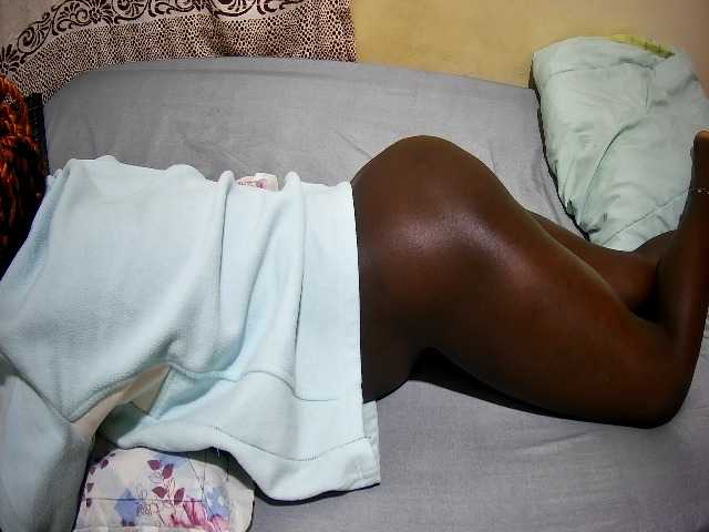 ebony-tasha1 live cam on BongaCams