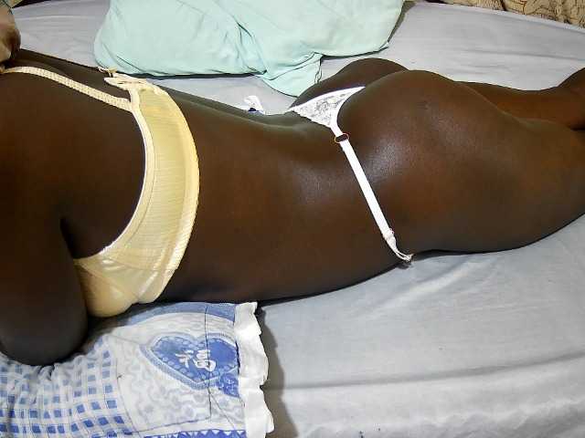 ebony-tasha1 live cam on BongaCams