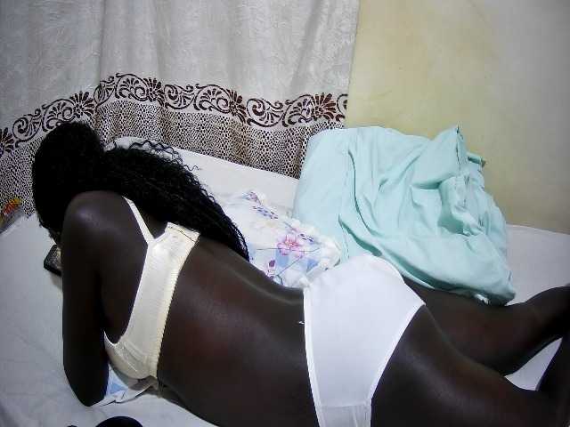 ebony-tasha1 live cam on BongaCams