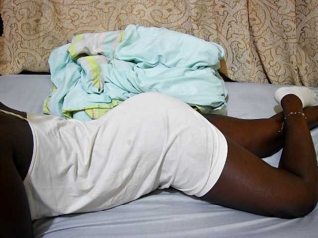 ebony-tasha1 live cam on BongaCams