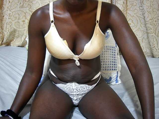 ebony-tasha1 live cam on BongaCams