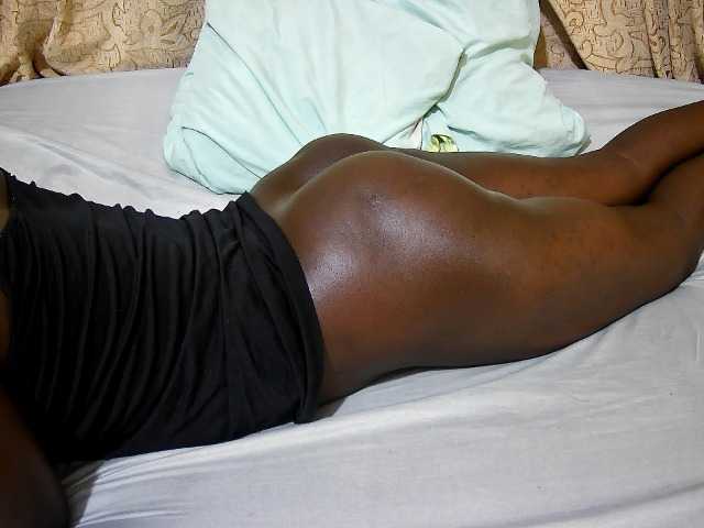 ebony-tasha1 live cam on BongaCams