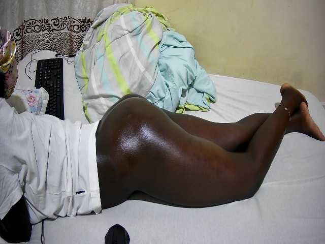ebony-tasha1 live cam on BongaCams