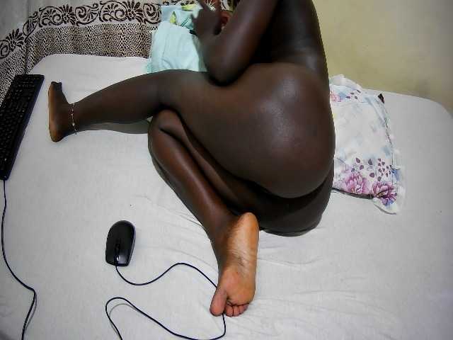 ebony-tasha1 live cam on BongaCams