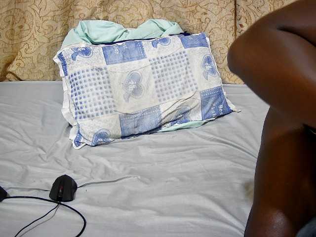 ebony-tasha1 live cam on BongaCams