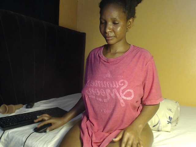 CherryCres's BongaCams show and profile