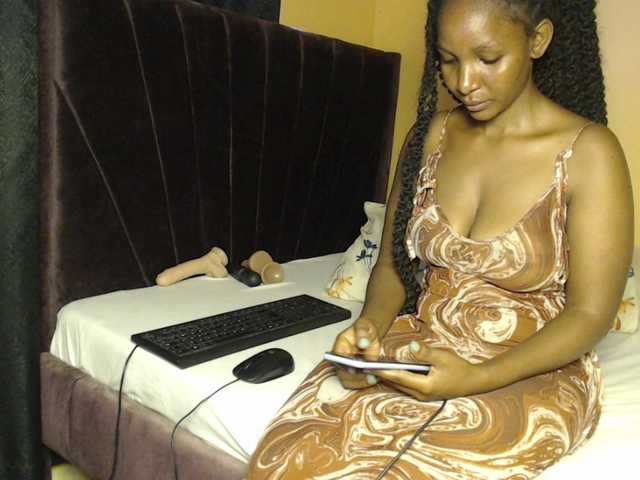 CherryCres's BongaCams show and profile