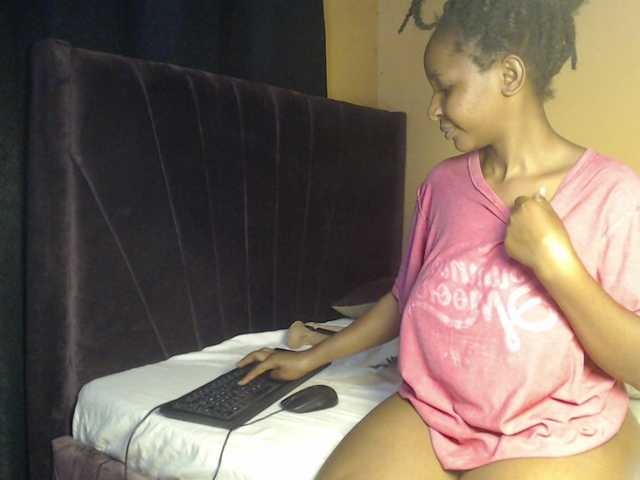 CherryCres's BongaCams show and profile