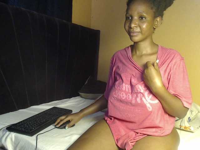 CherryCres's BongaCams show and profile