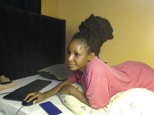 CherryCres's BongaCams show and profile