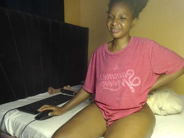 CherryCres's BongaCams show and profile