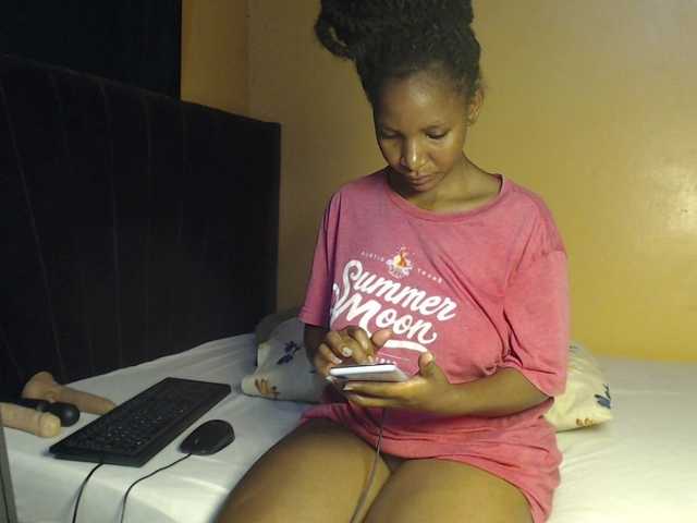 CherryCres's BongaCams show and profile